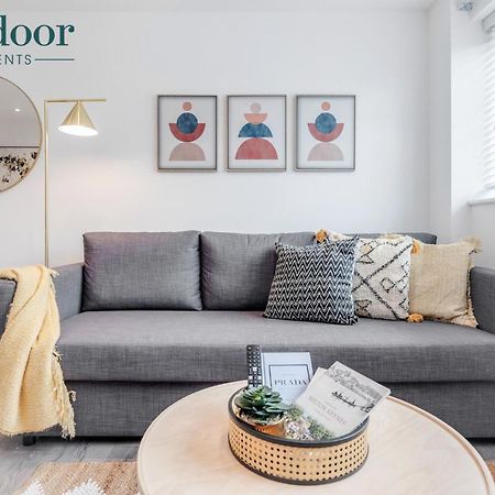 Milton Keynes Apartments, Sleeps Up To 5, Free Parking, Free Wifi & Movies, 7 Mins Drive To Milton Keynes Central Station For Direct Trains To London & The North Exterior photo